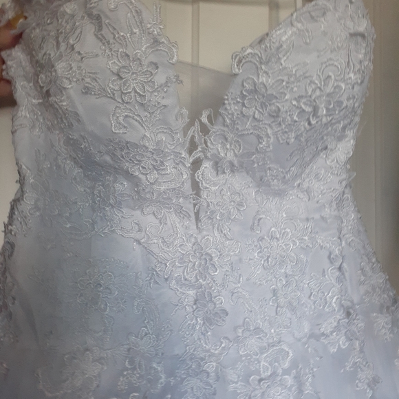 Wedding  dress - Picture 3 of 5